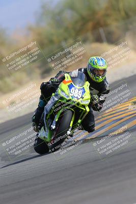 media/Nov-05-2022-SoCal Trackdays (Sat) [[f8d9b725ab]]/Turn 2 (1120am)/